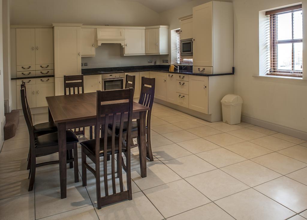 New Forest Estate Lodges Tyrrellspass Chambre photo