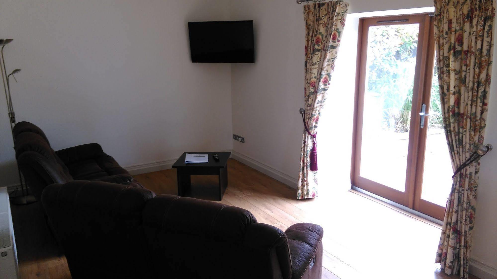 New Forest Estate Lodges Tyrrellspass Extérieur photo